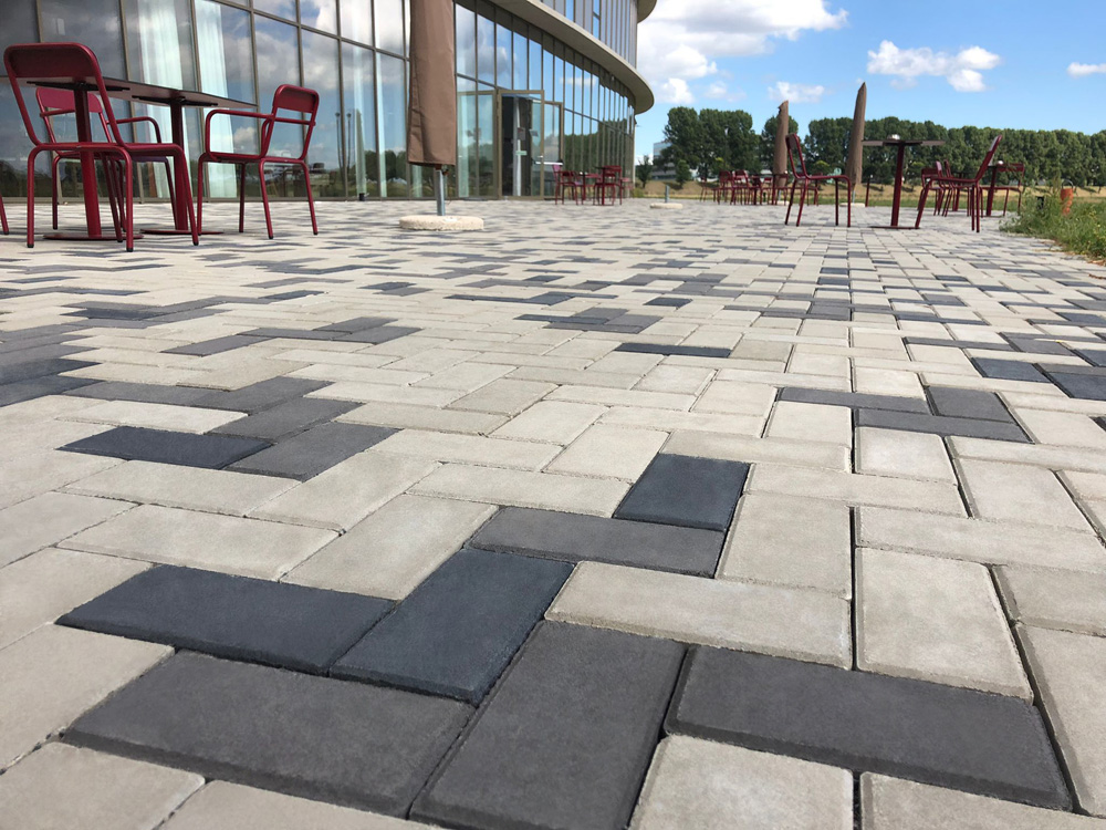 Betonstraatstenen met lage mki-waarde sieren buitenruimte duurzaam hotel