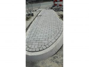 Circulaire, biobased bestrating met straatsteen grijs