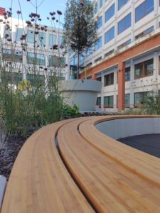 biobased zitting op betonbank