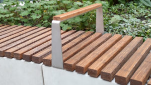 Bankjes duurzaam beton met armleuning Elegance Zutphen Schupstoel