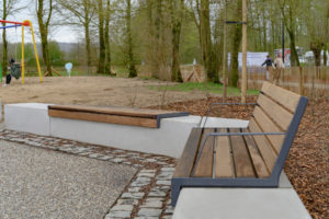 bankje van hergebruikt beton